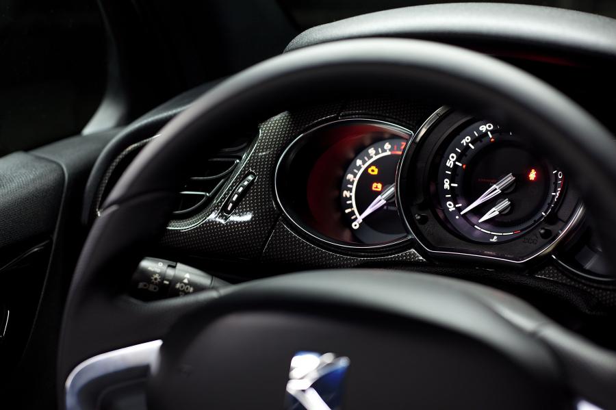  Citroen DS3 2010 года  (фото 18 из 115)